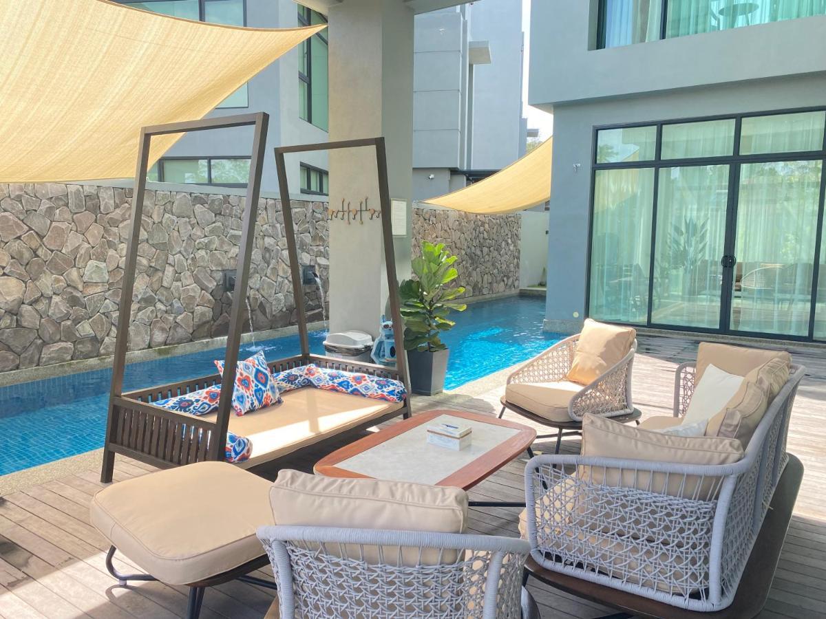 Molly Luxury Private Pool Bungalow茉莉的家豪华私人泳池别墅 Pantai Cenang  Dış mekan fotoğraf